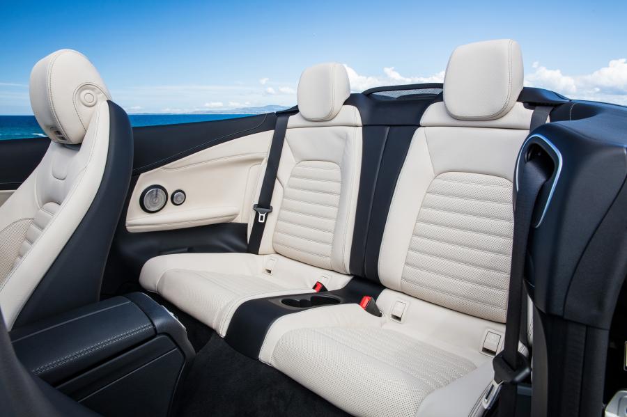 Интерьер Mercedes-Benz C300 Cabriolet AMG Line 2016 года  (AU) (фото 5 из 24)